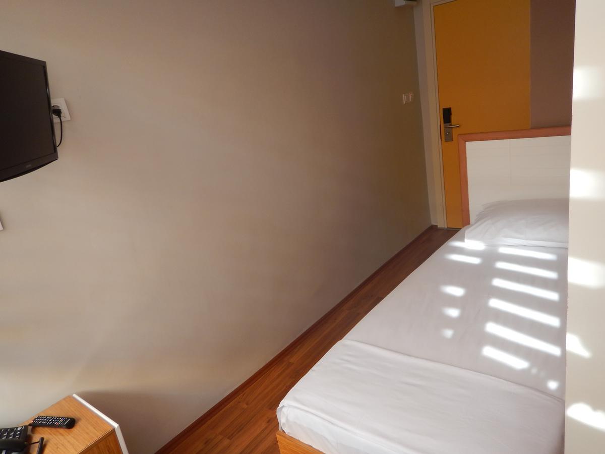 Ipek Hotel Balıkesir Esterno foto